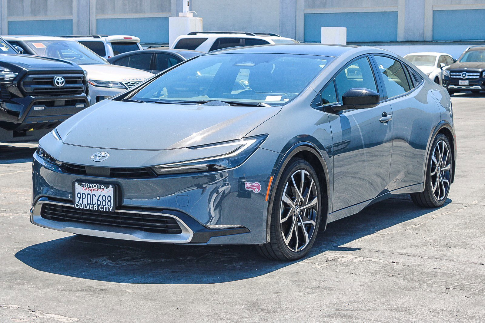 Used 2024 Toyota Prius Prime FWD image 3