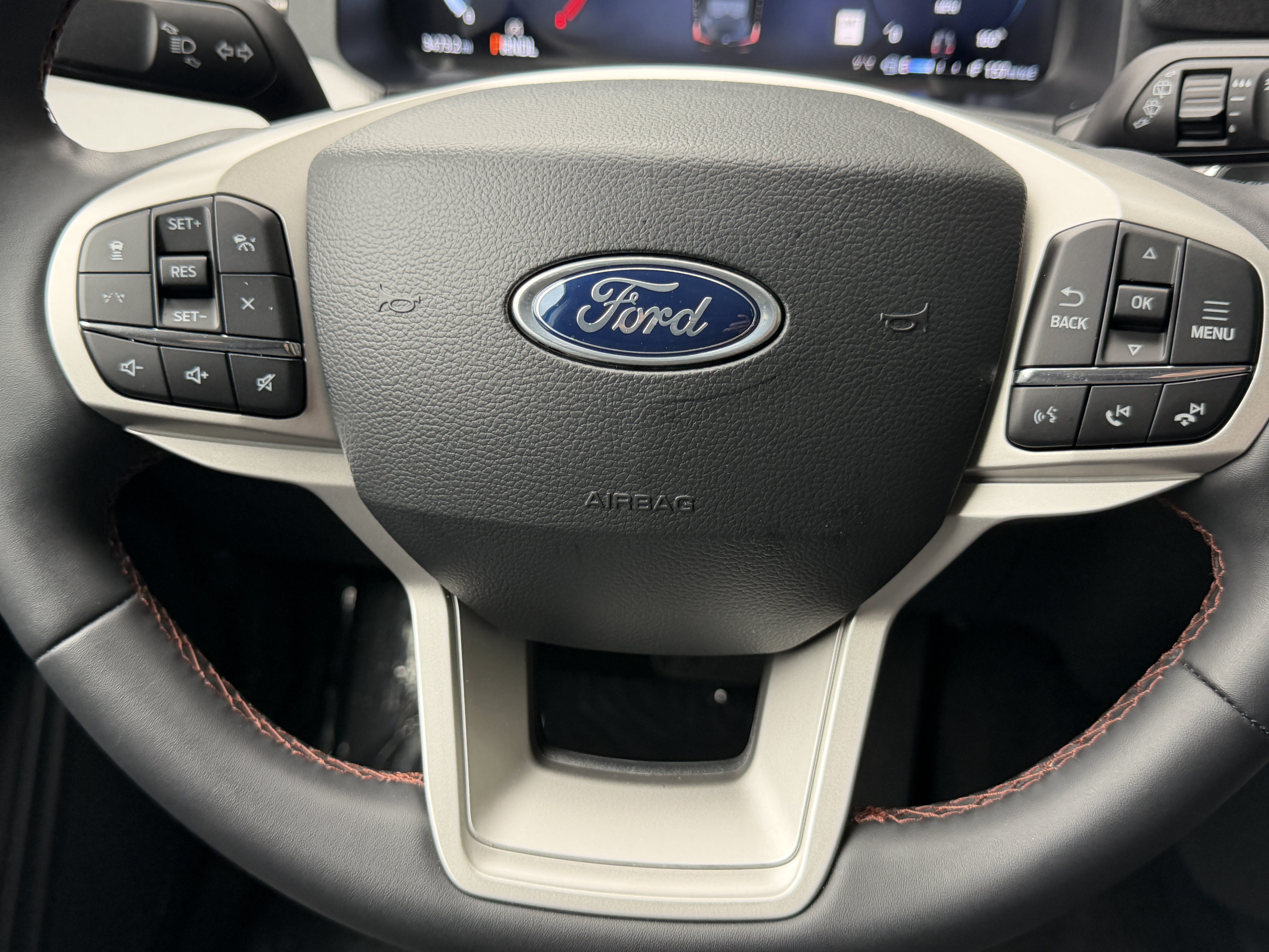 Used 2026 Ford Explorer Active AWD/4WD image 34