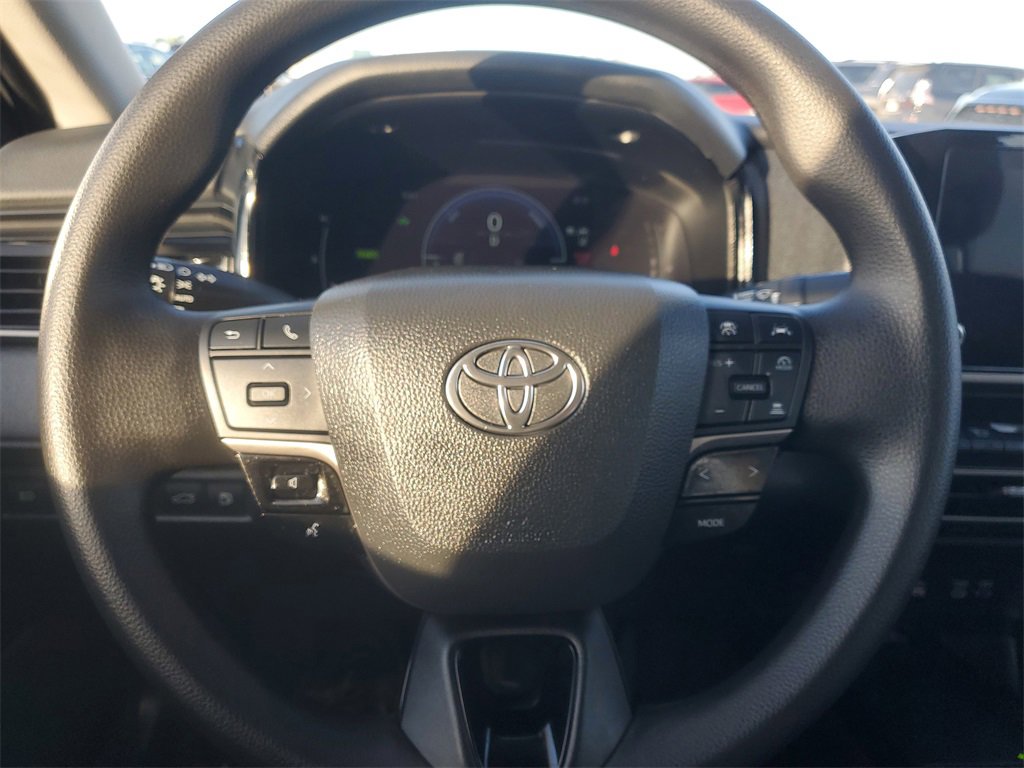Used 2025 Toyota Camry LE image 19
