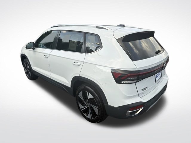 Used 2025 Volkswagen Taos SE AWD/4WD image 4