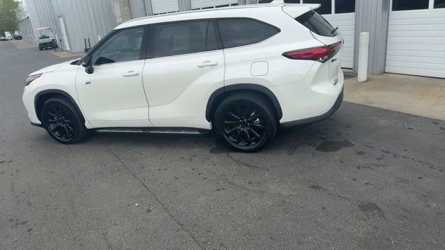 Used 2021 Toyota Highlander XLE FWD image 10