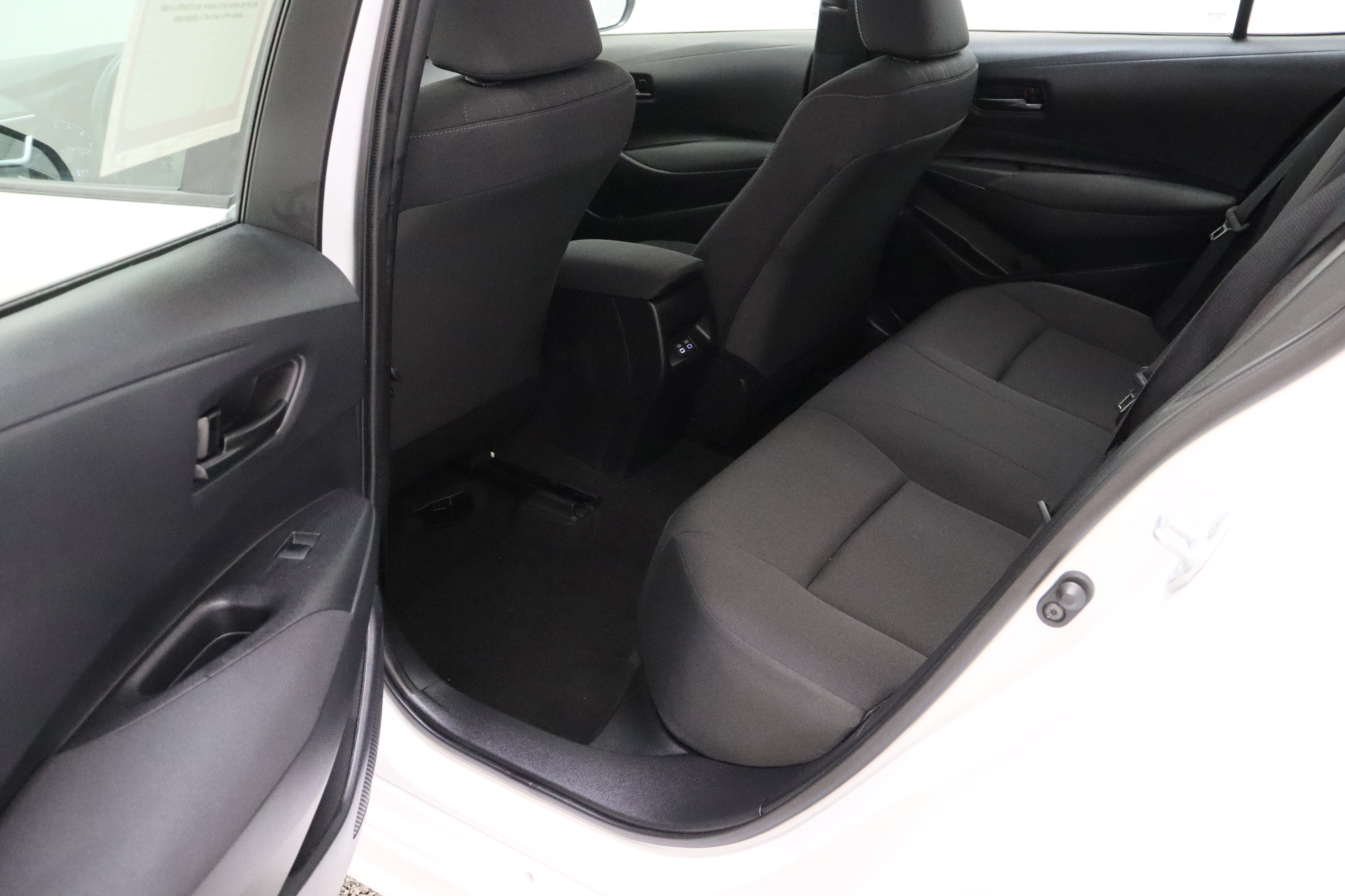 Used 2025 Toyota Corolla LE FWD image 24
