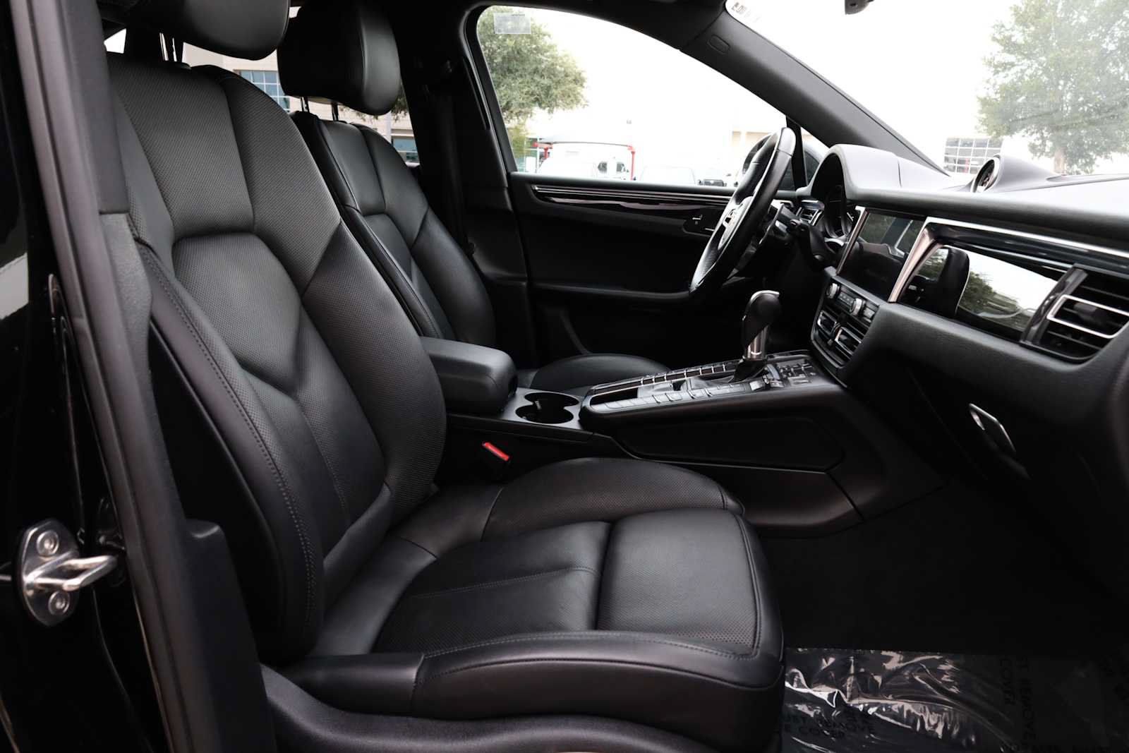 Used 2021 Porsche Macan AWD/4WD image 36