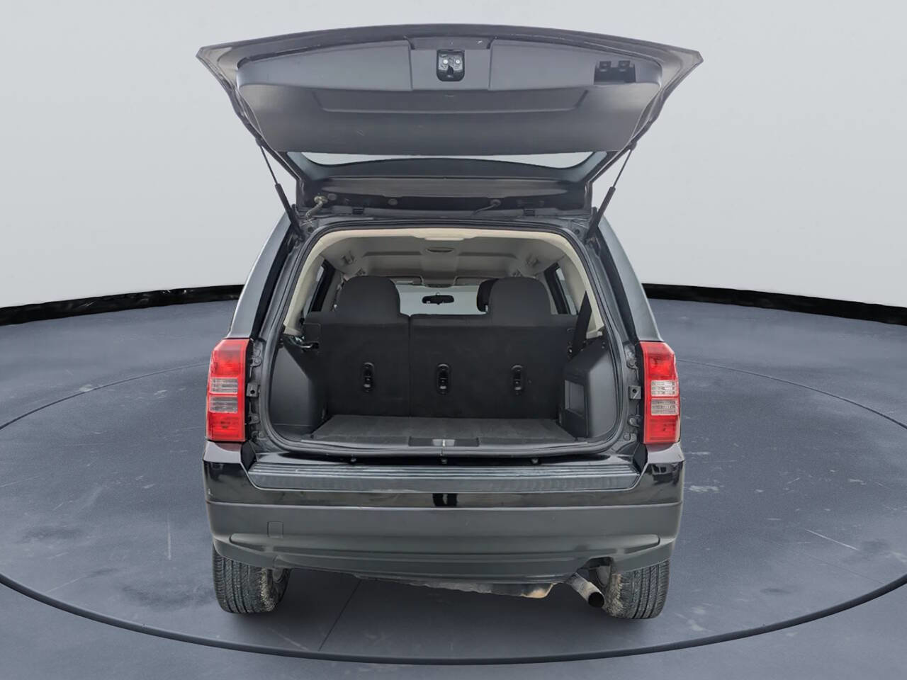 Used 2013 Jeep Patriot Sport w/ Tire & Wheel Group image 8