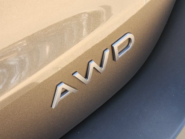 Used 2025 Nissan Kicks SV AWD/4WD image 9