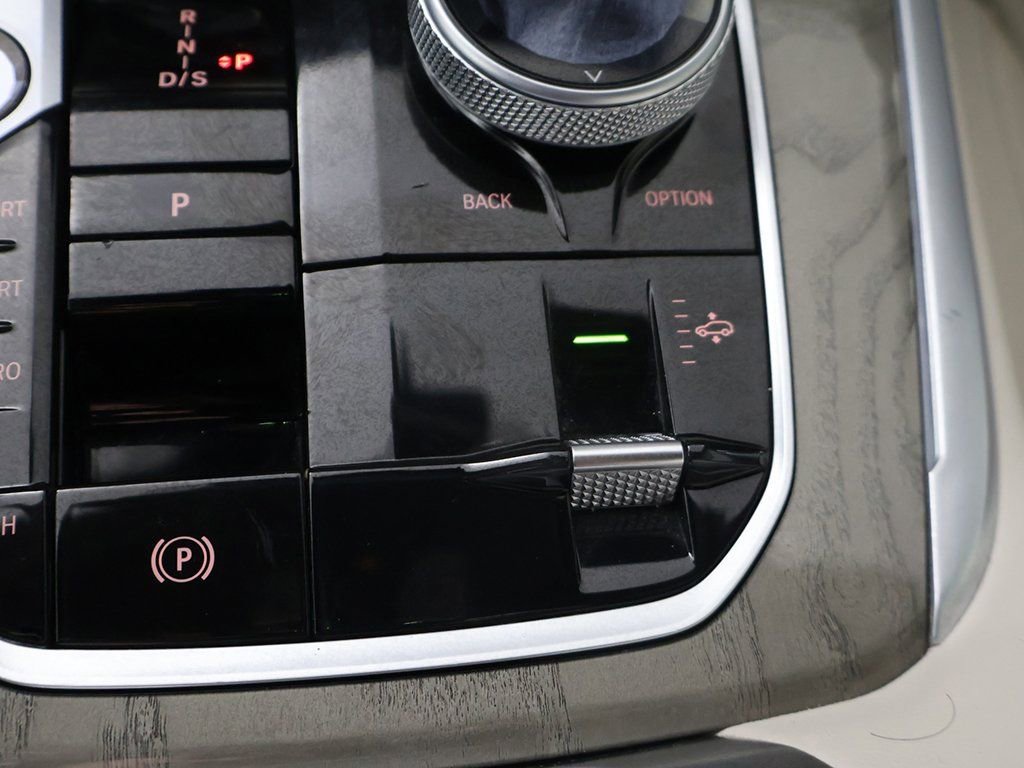 Used 2024 BMW X7 xDrive40i w/ Executive Package image 61