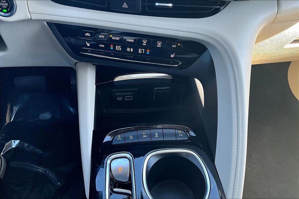 Used 2023 Buick Envision Essence w/ Technology Package I image 16