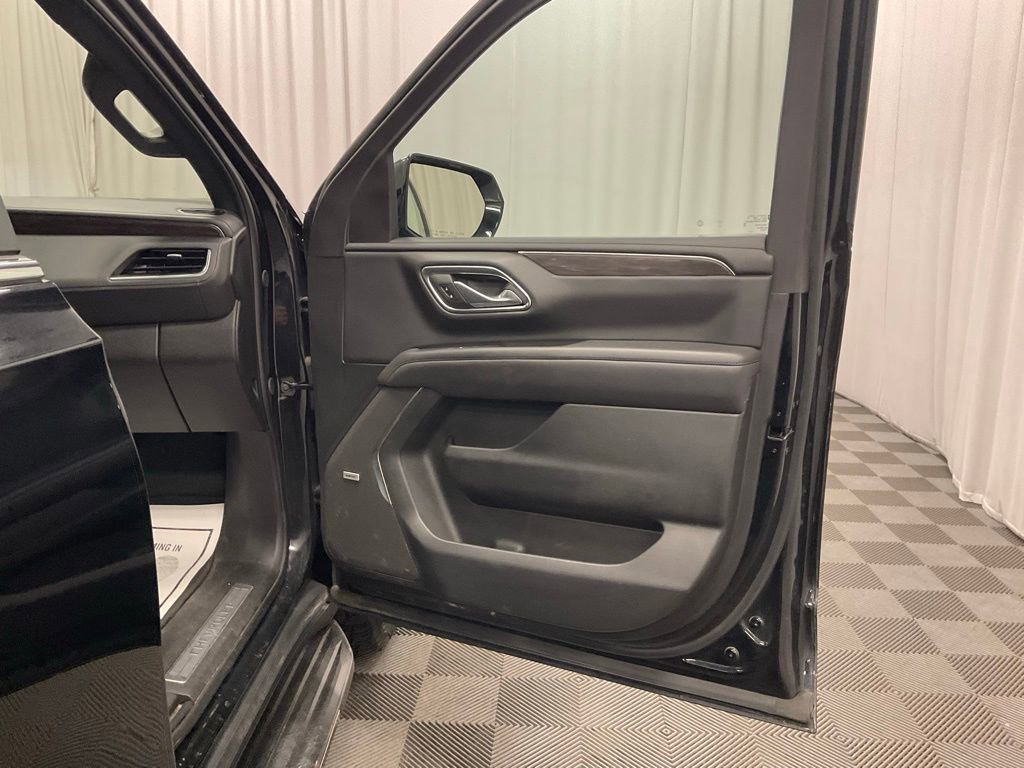 Used 2024 Chevrolet Suburban LT image 32