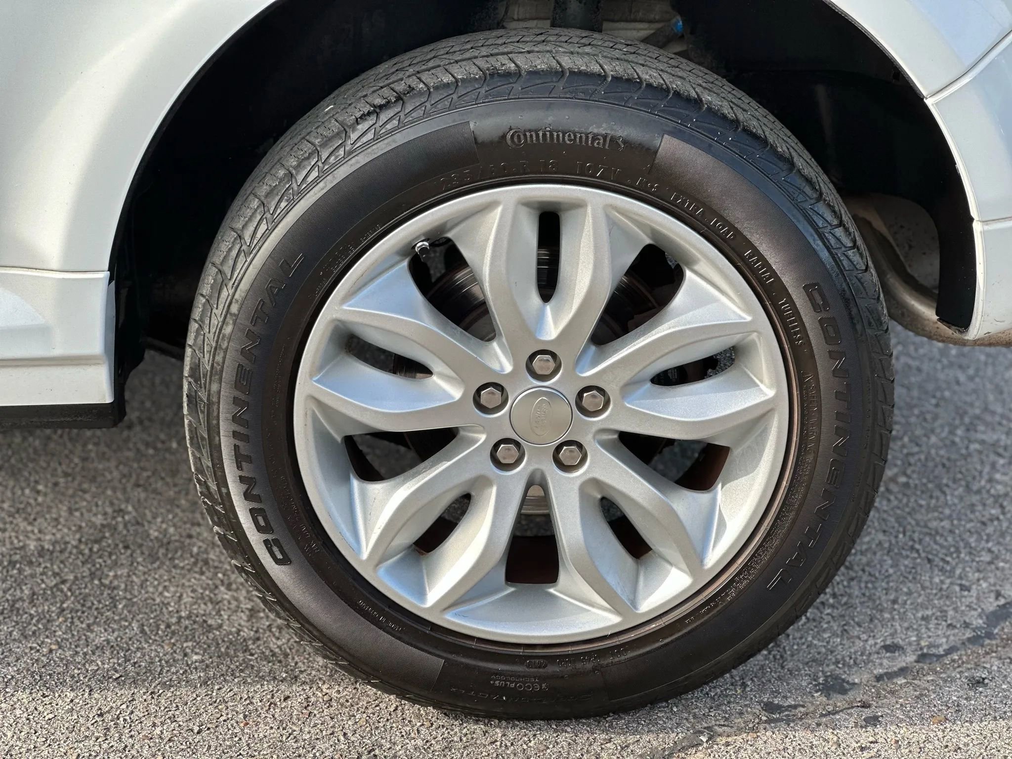 Used 2015 Land Rover LR2 HSE image 23