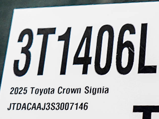 Used 2025 Toyota Crown Signia AWD/4WD image 31