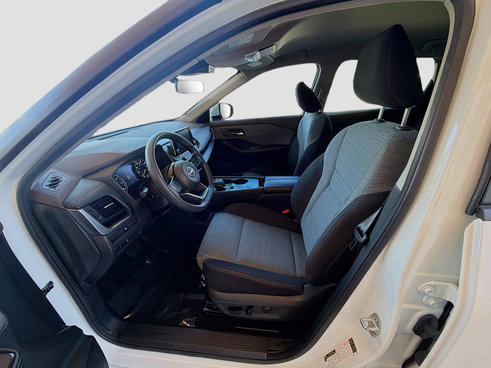 Used 2023 Nissan Rogue SV image 18