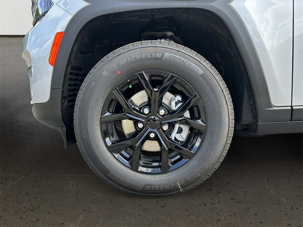 New 2025 Jeep Grand Cherokee Altitude image 10