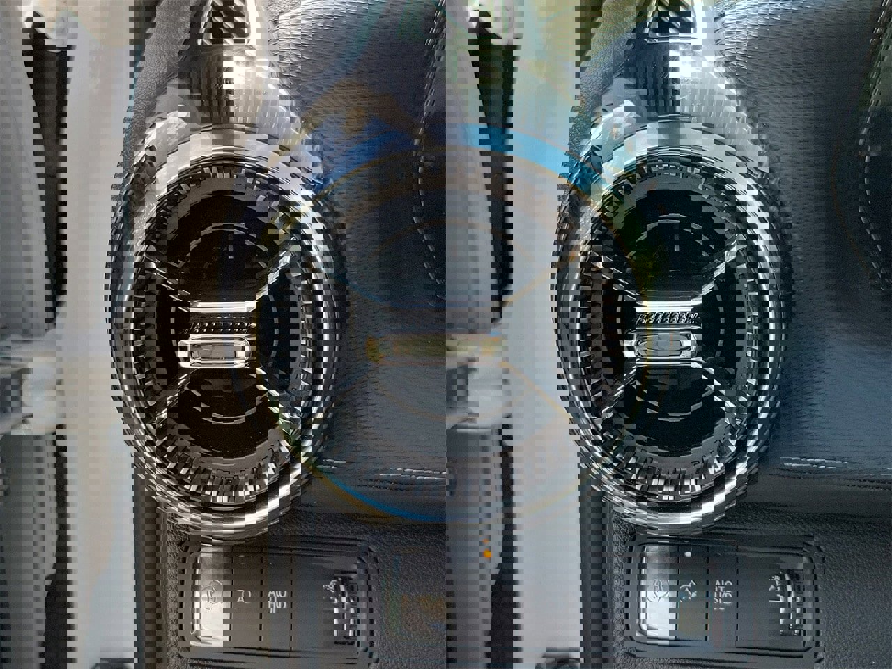 Used 2025 Chevrolet Equinox LT image 29