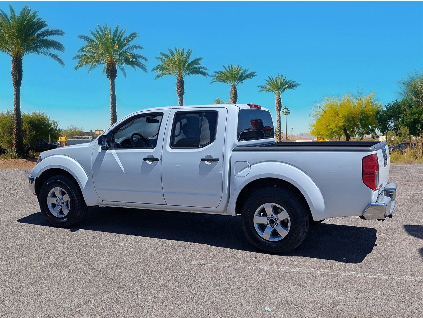 Used 2011 Nissan Frontier SV RWD image 3