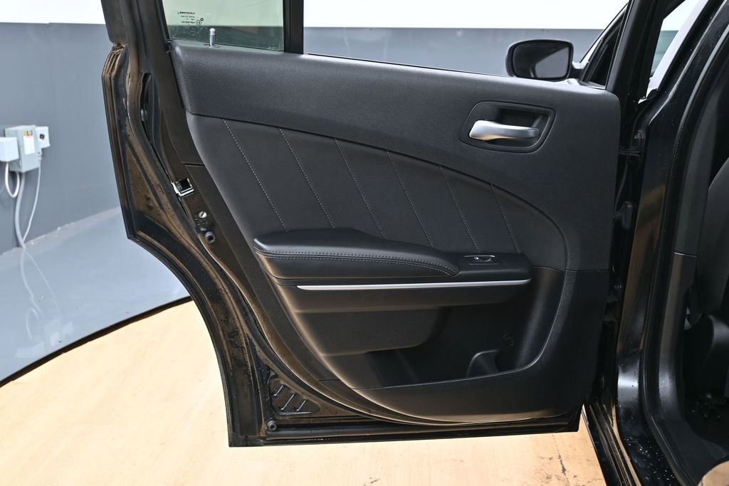Used 2019 Dodge Charger SXT AWD/4WD image 38