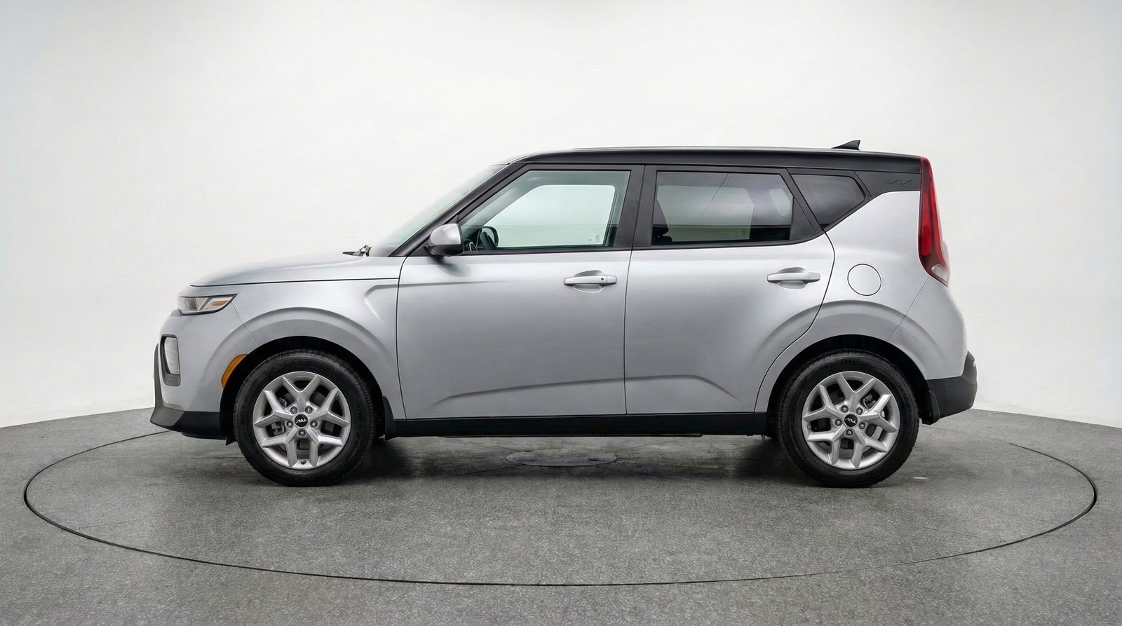 Used 2025 Kia Soul LX w/ LX Technology Package FWD image 5