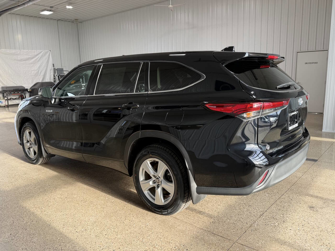 Used 2020 Toyota Highlander LE image 13