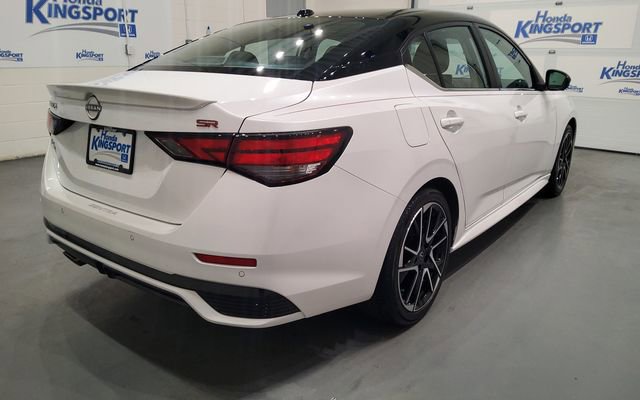 Used 2024 Nissan Sentra SR w/ SR Premium Package image 3