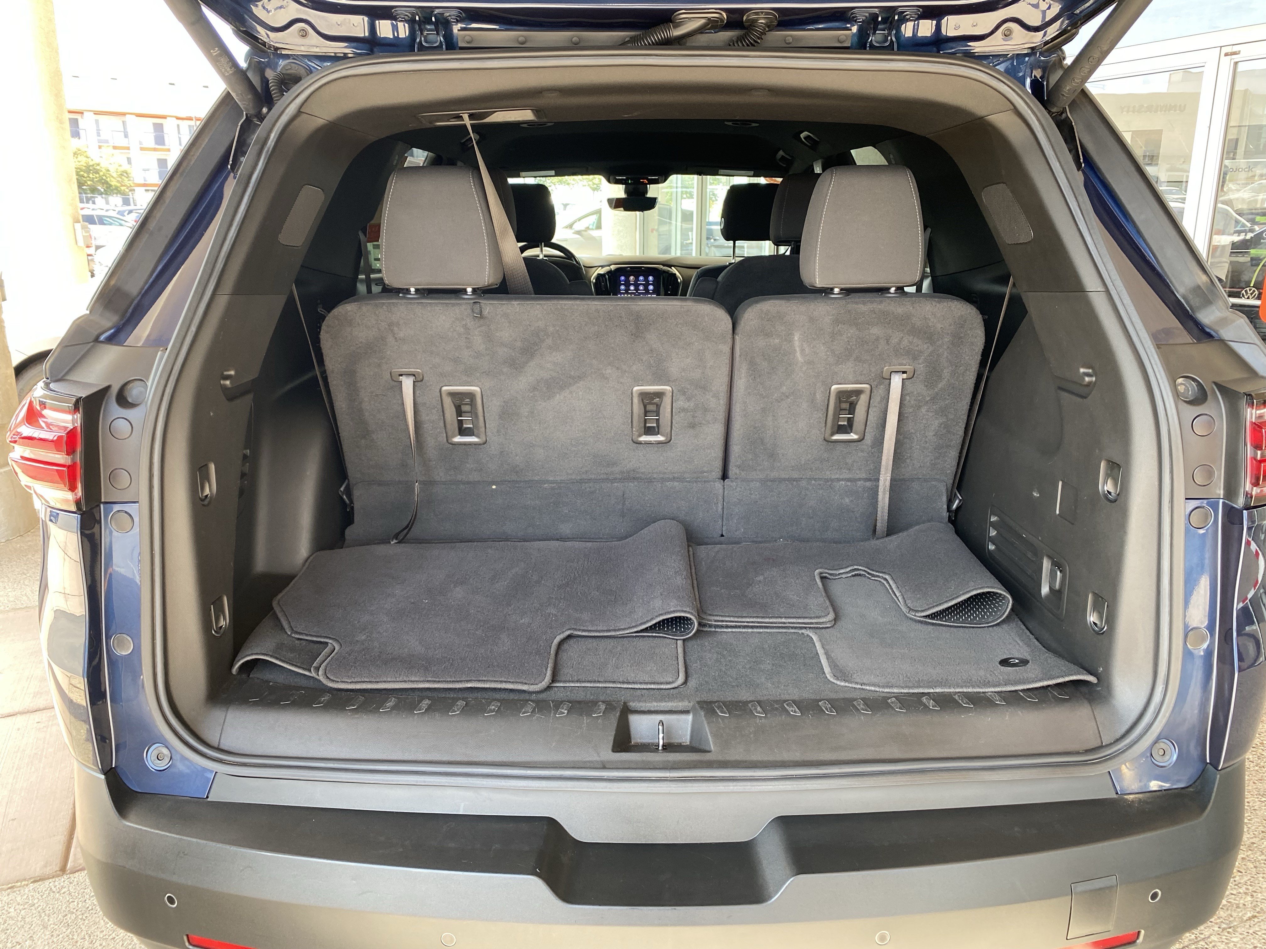 Used 2022 Chevrolet Traverse LT FWD image 16