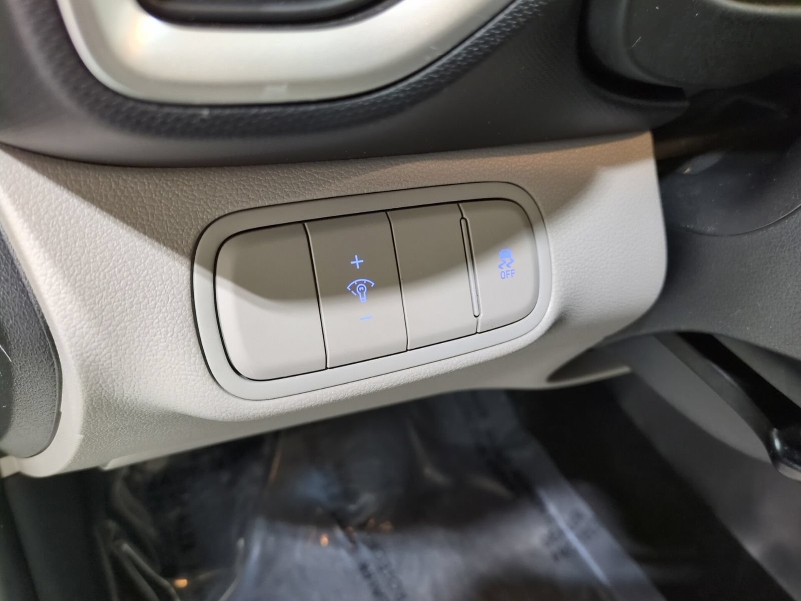 Certified 2023 Hyundai Venue SEL FWD image 16