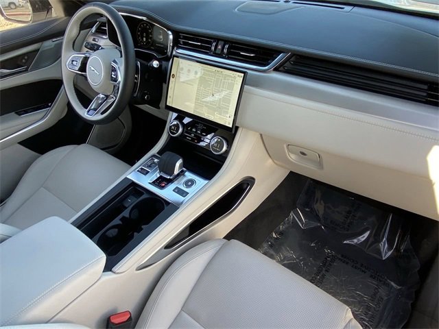 New 2025 Jaguar F-PACE R-Dynamic S image 11