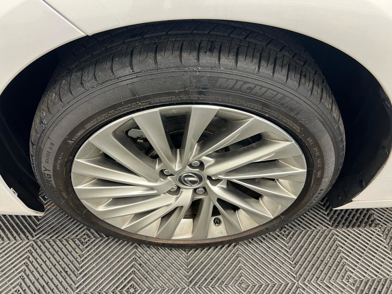 Used 2022 Lexus ES 350 Ultra Luxury w/ Accessory Package 2 image 38