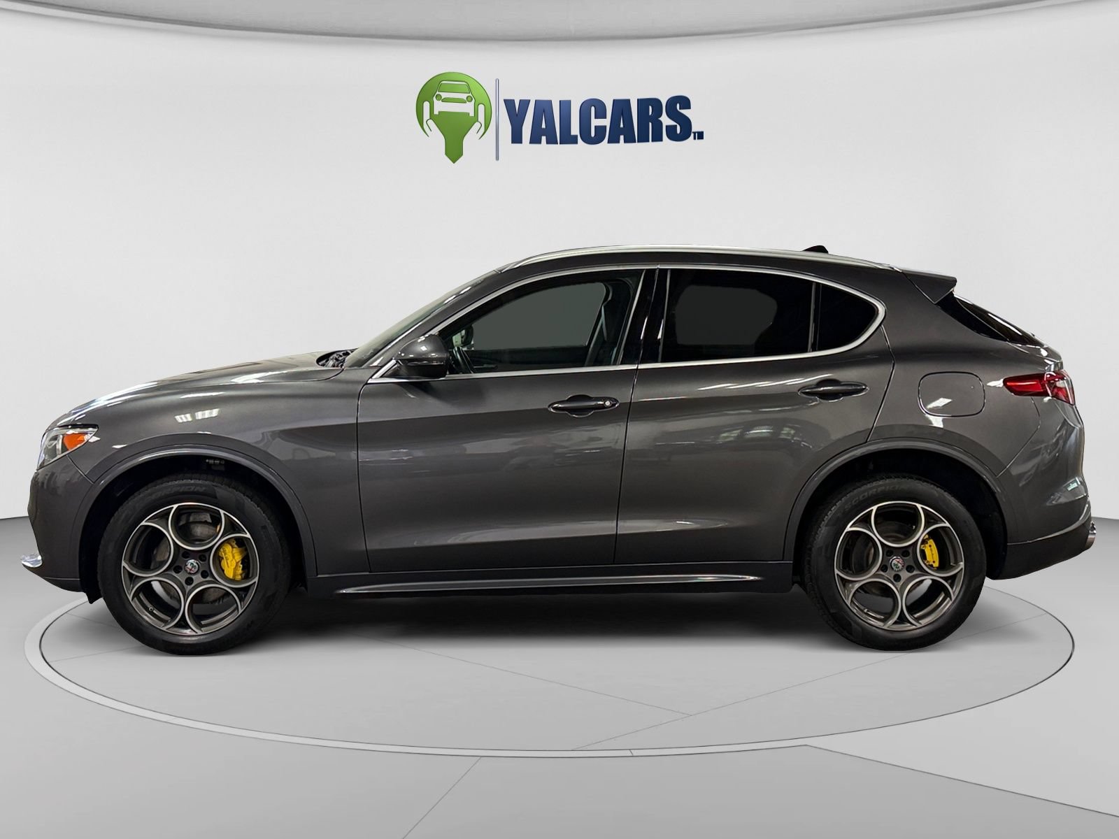 Used 2020 Alfa Romeo Stelvio Ti w/ Active Blind Spot Package AWD/4WD image 2