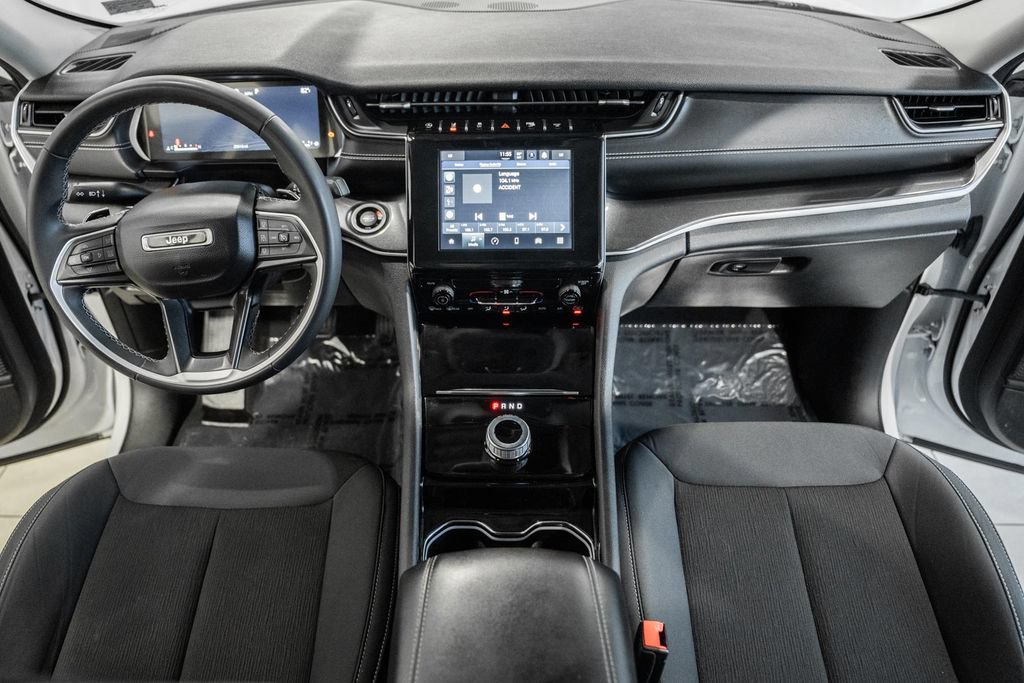 Certified 2023 Jeep Grand Cherokee Laredo AWD/4WD image 18