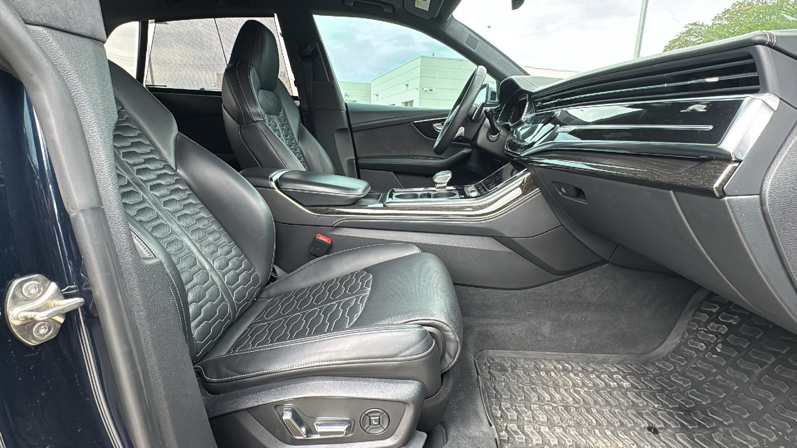 Used 2023 Audi RS Q8 w/ Executive Package AWD/4WD image 28