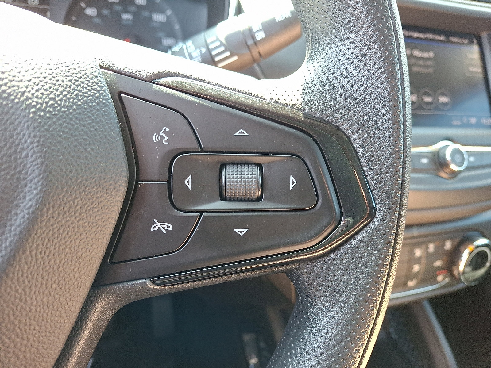 Used 2023 Chevrolet TrailBlazer LT AWD/4WD image 21