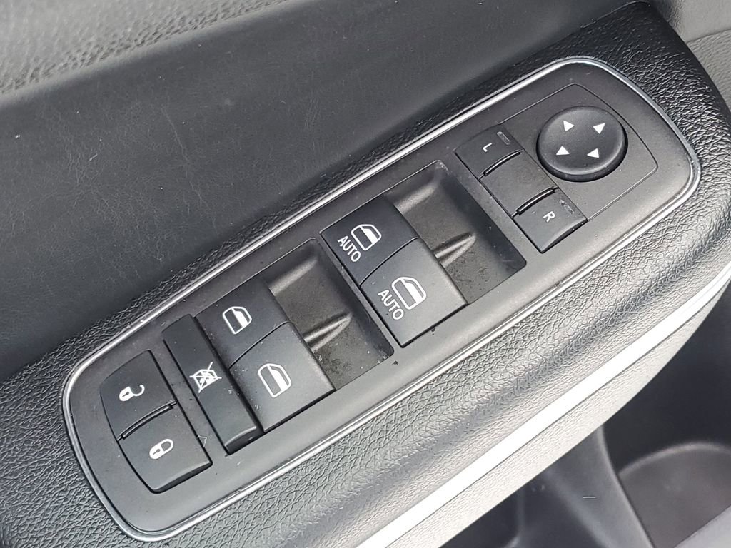 Used 2023 Chrysler 300 Touring L w/ Popular Equipment Group image 27