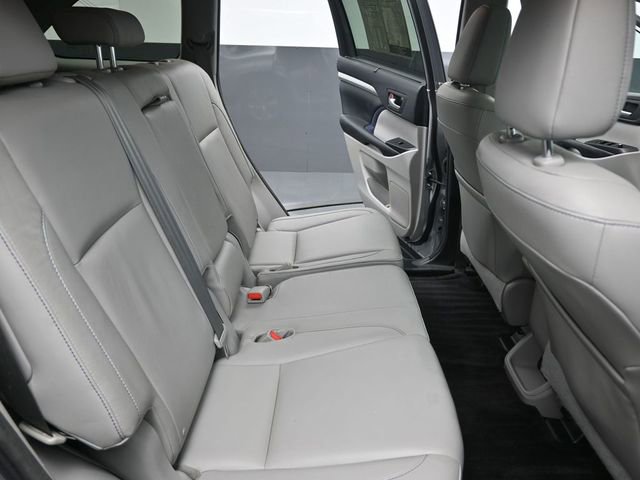 Used 2015 Toyota Highlander XLE image 25