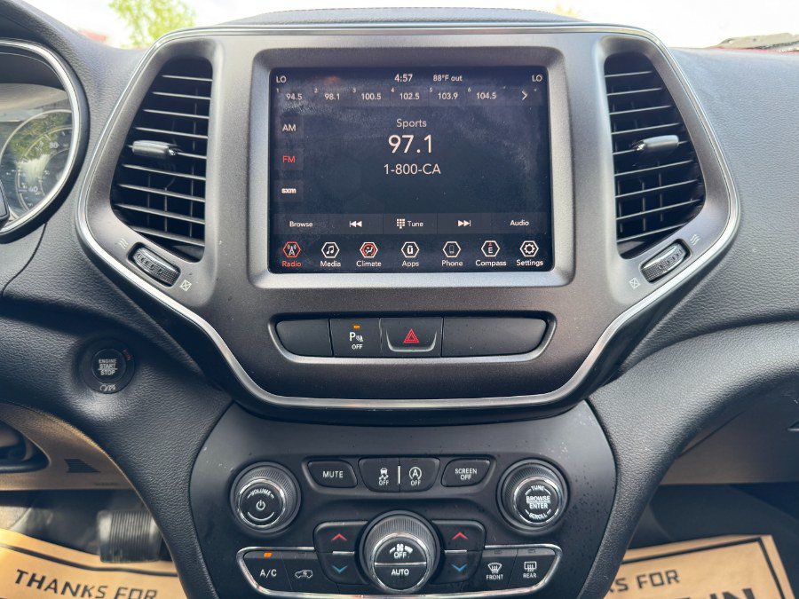 Used 2019 Jeep Cherokee Trailhawk AWD/4WD image 22