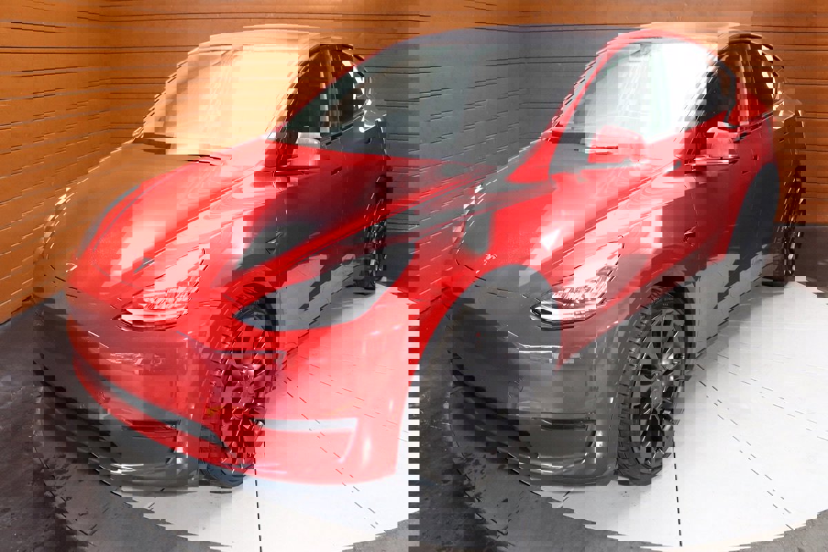 Used 2023 Tesla Model Y Performance image 7