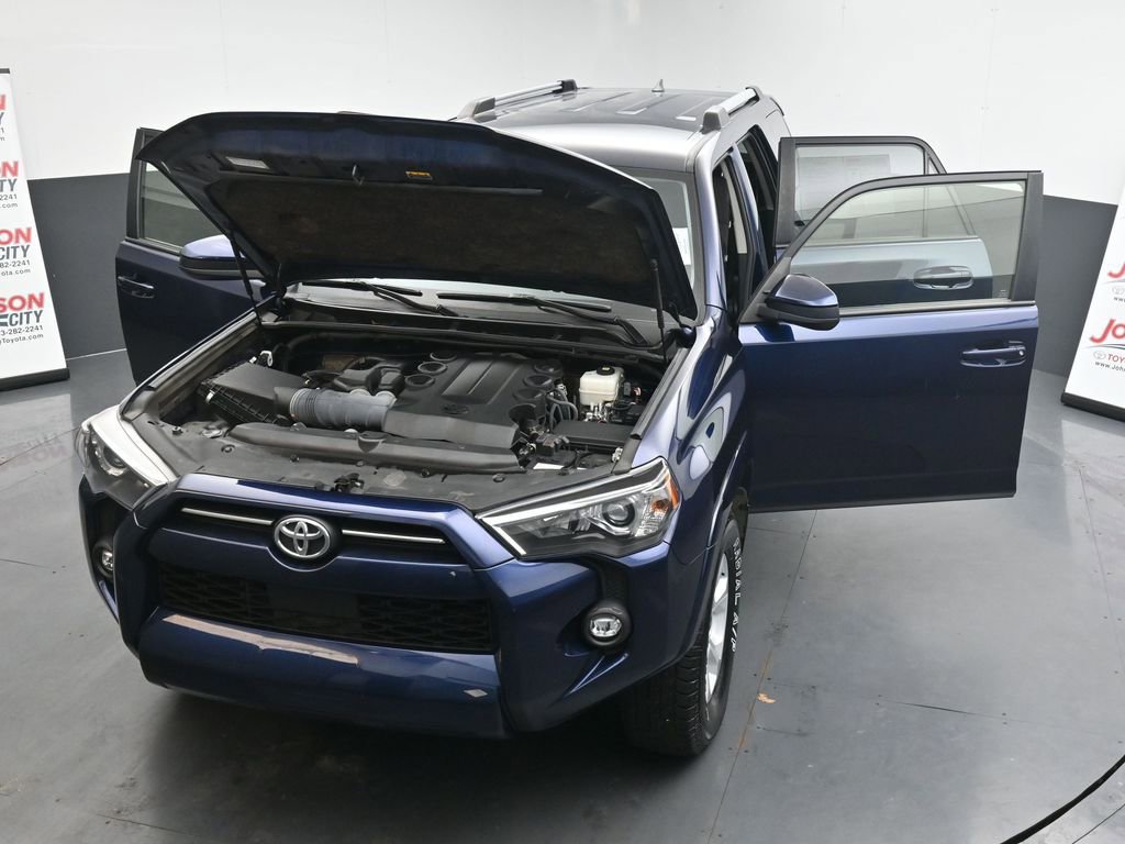 Used 2024 Toyota 4Runner SR5 AWD/4WD image 40