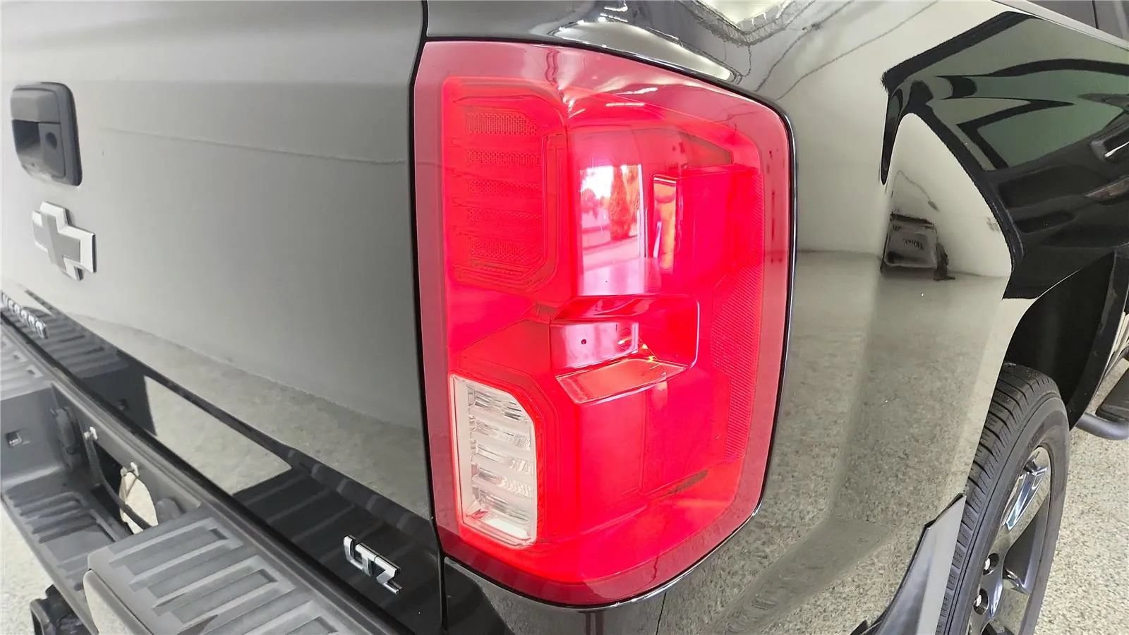 Used 2017 Chevrolet Silverado 1500 LTZ Z71 w/ Realtree Edition AWD/4WD image 15