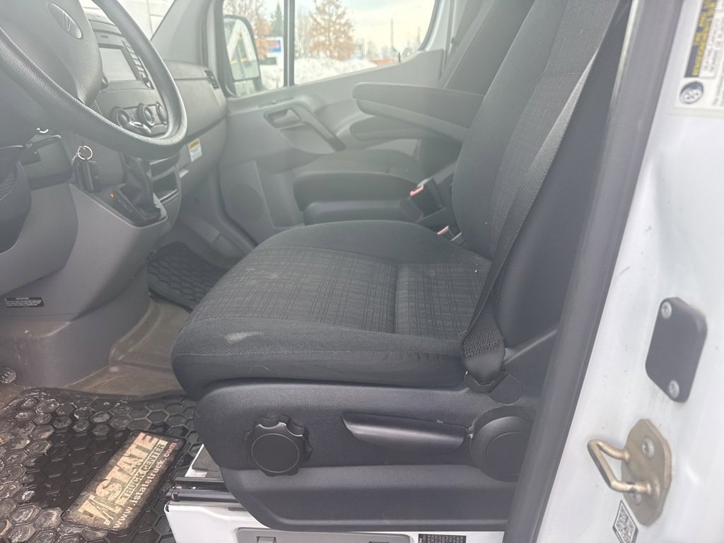 Used 2015 Freightliner Sprinter 2500 image 7