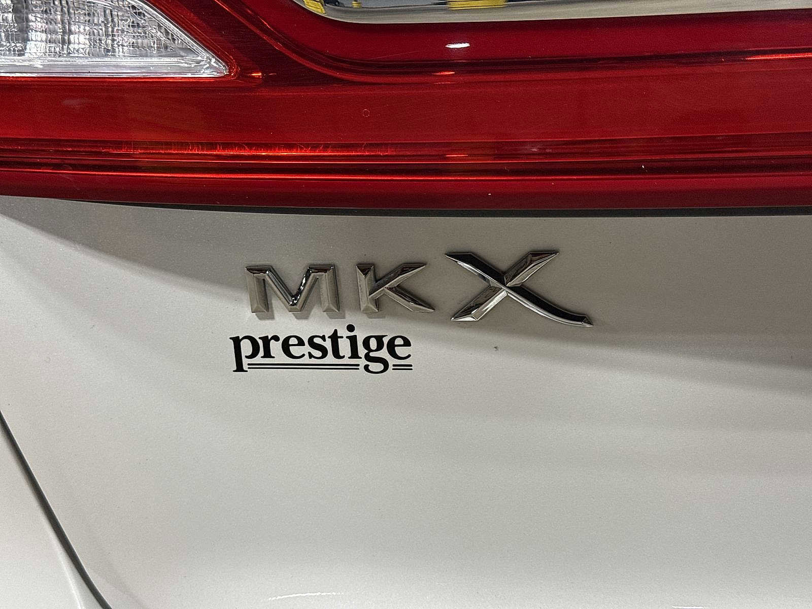 Used 2016 Lincoln MKX Reserve w/ Cargo Accessories Package image 28