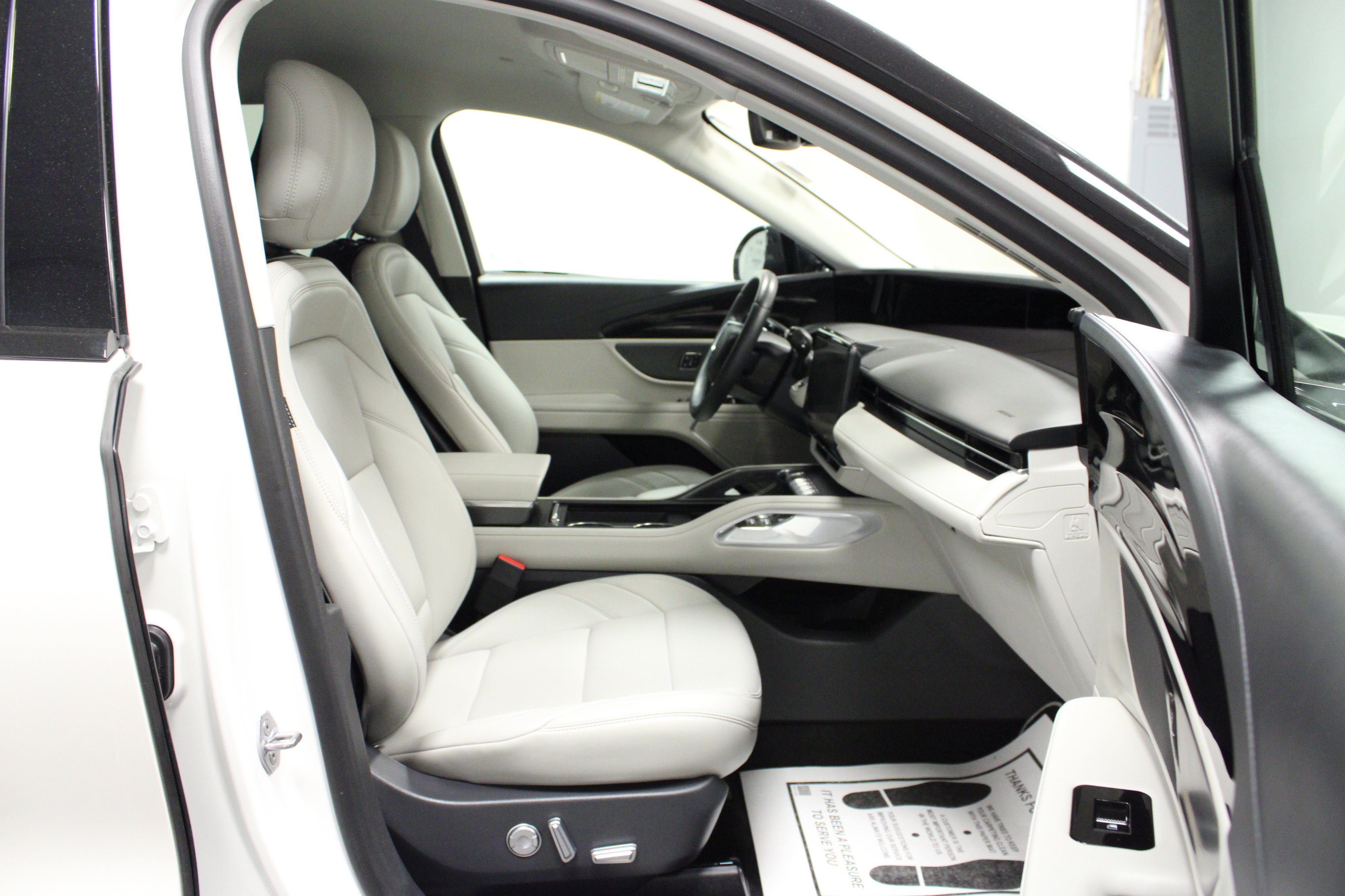 Used 2026 Lincoln Nautilus Premier AWD/4WD image 16