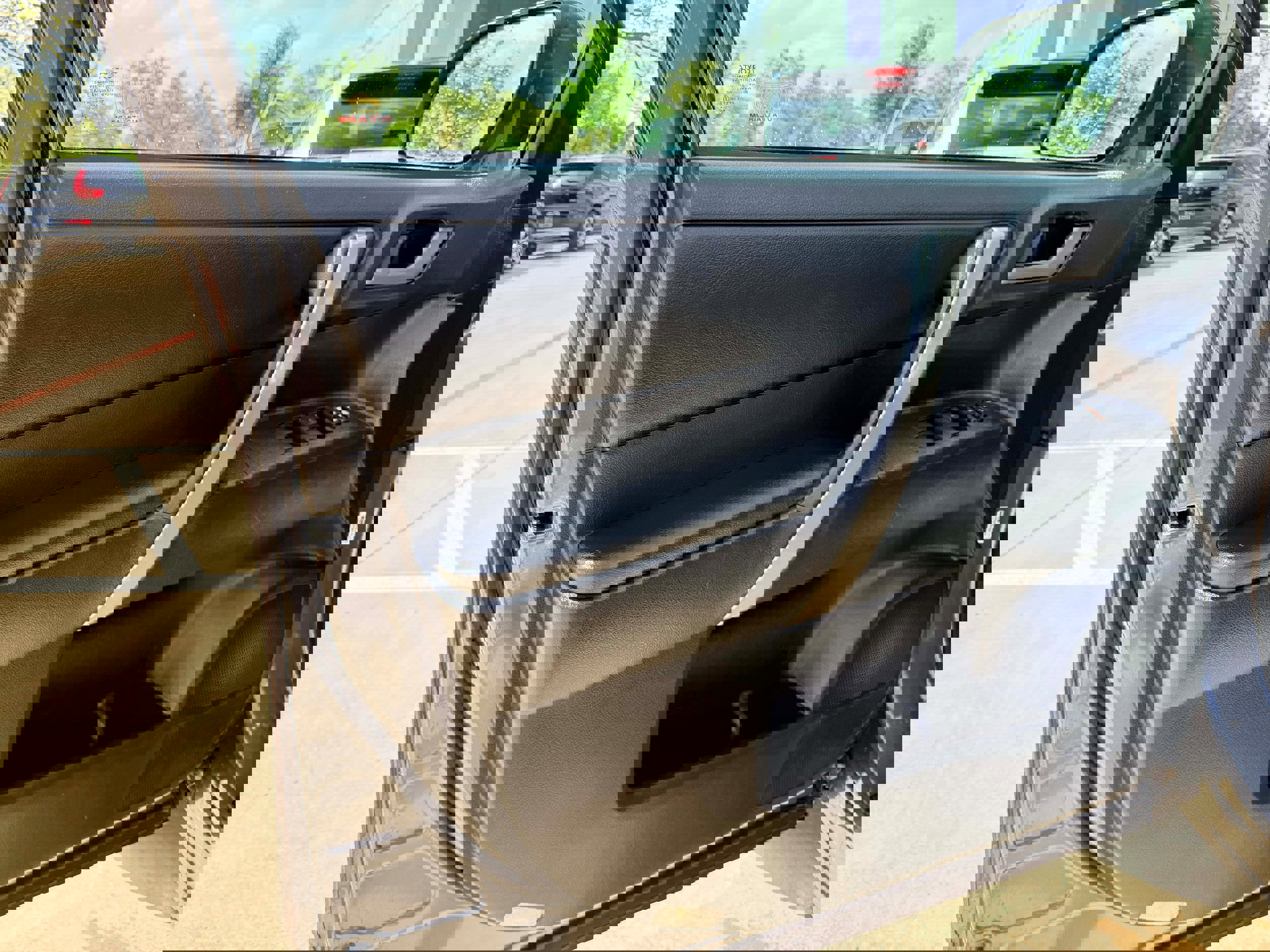 Used 2011 Toyota Highlander SE w/ Tow Pkg AWD/4WD image 9