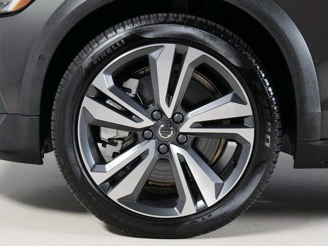 Used 2025 Volvo V60 B5 Cross Country Plus image 30