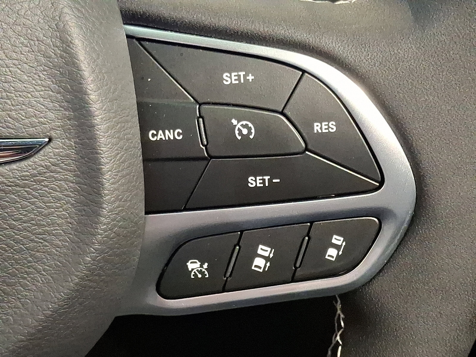 New 2026 Chrysler Pacifica Select image 15