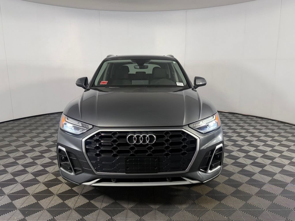 Used 2023 Audi Q5 2.0T Premium w/ Convenience Package AWD/4WD image 2