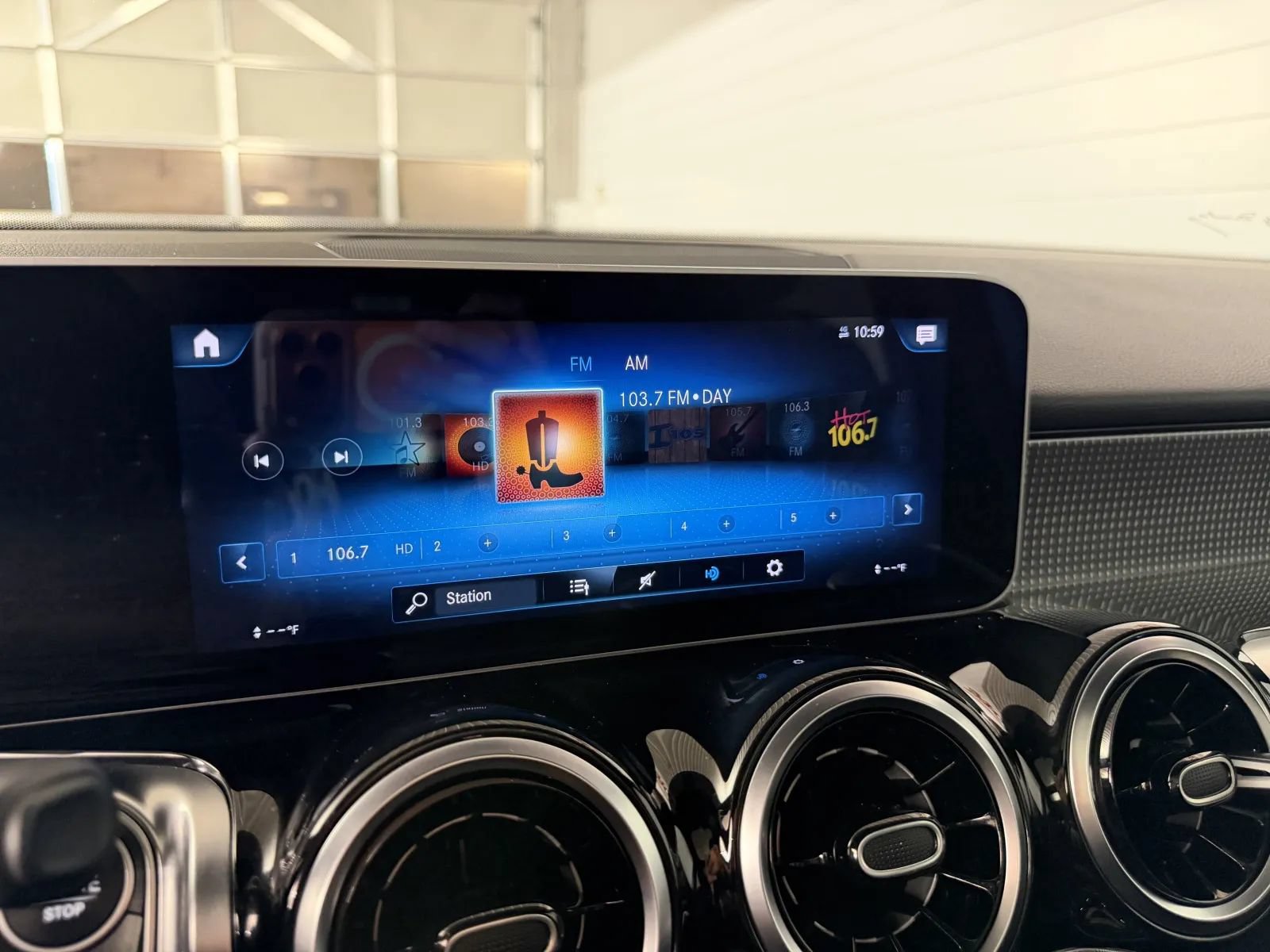 Used 2021 Mercedes-Benz GLB 250 4MATIC image 22