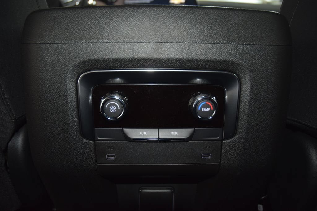 New 2026 Chevrolet Suburban LS w/ Max Trailering Package AWD/4WD image 42