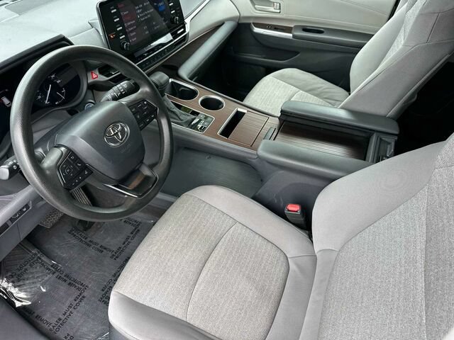 Used 2024 Toyota Sienna LE AWD/4WD image 10