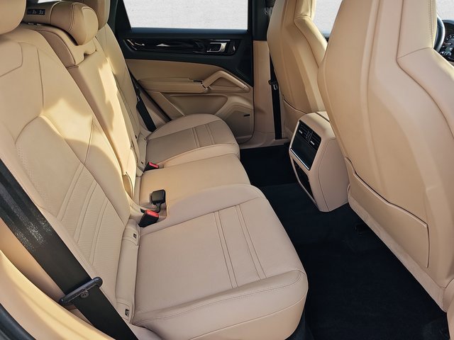 Used 2023 Porsche Cayenne image 11