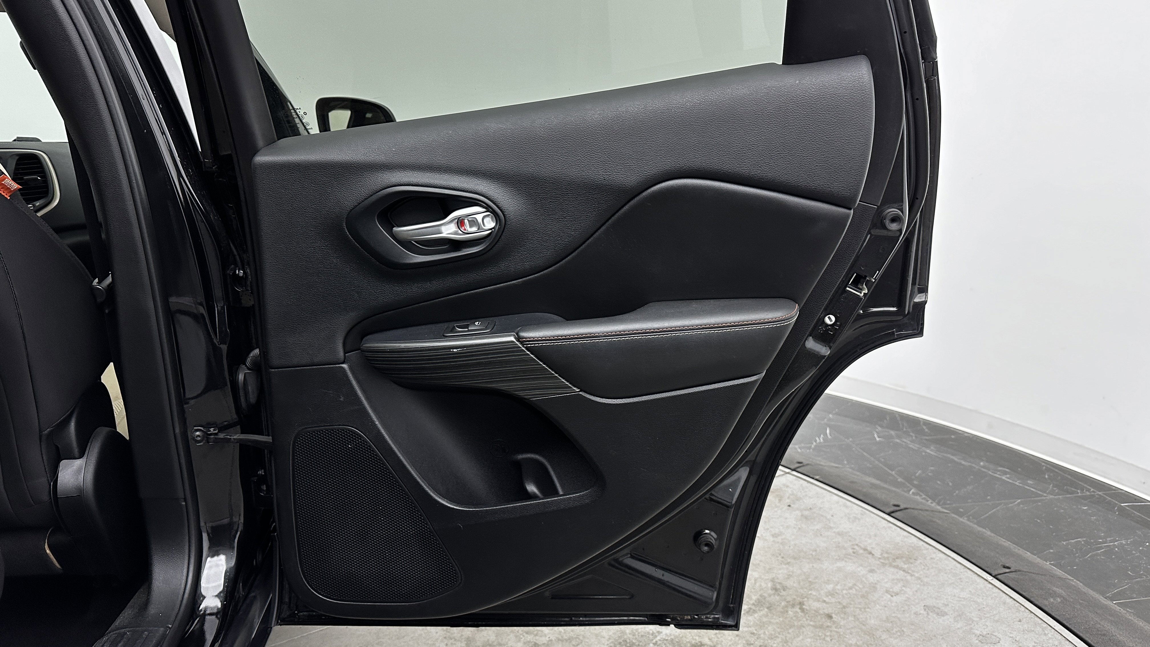 Used 2016 Jeep Cherokee 75th Anniversary image 33