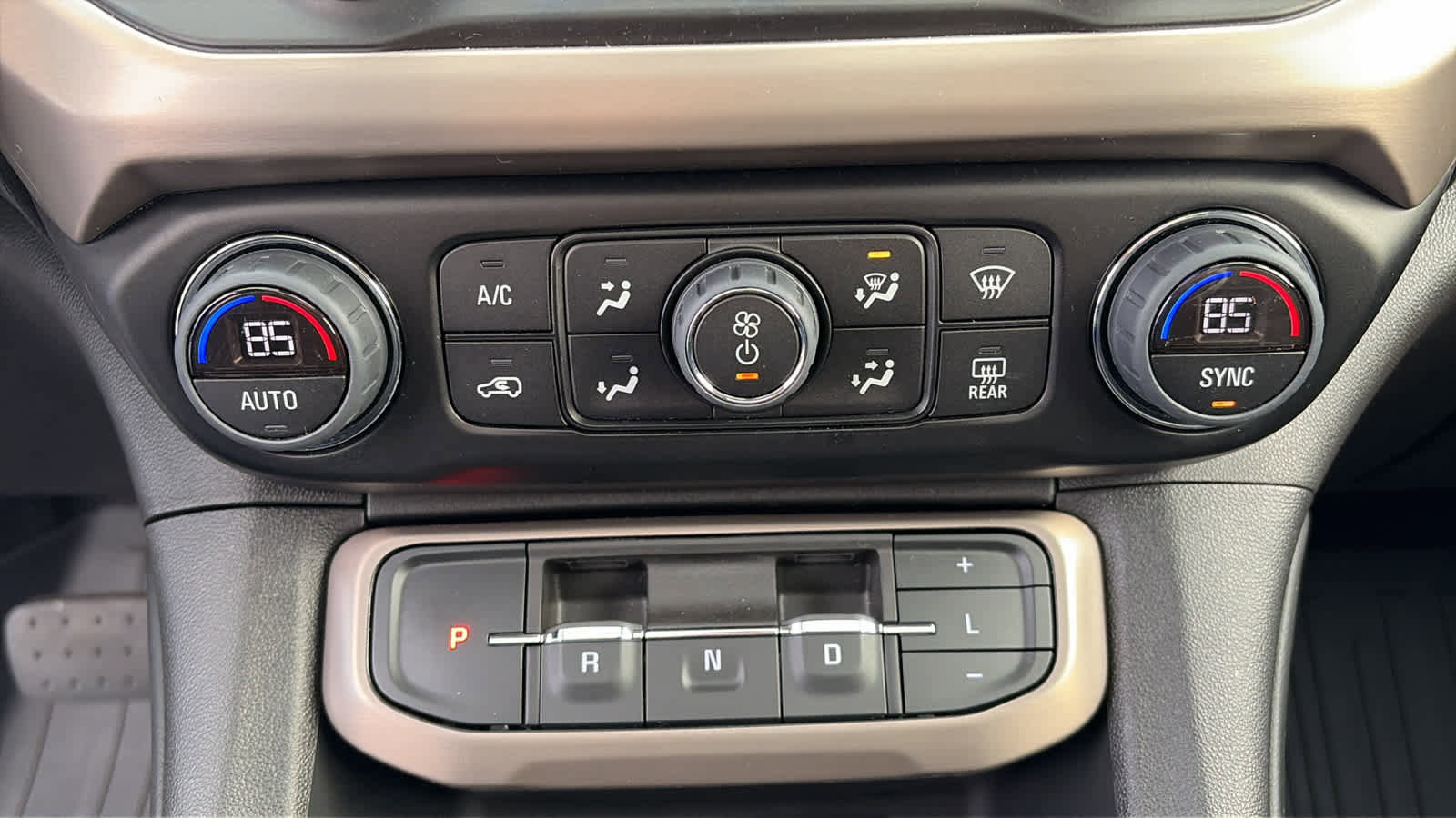 Used 2023 GMC Acadia Denali w/ Denali Ultimate Package image 18