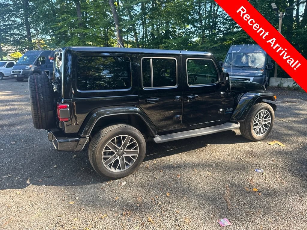 Used 2023 Jeep Wrangler Unlimited Sahara AWD/4WD image 4